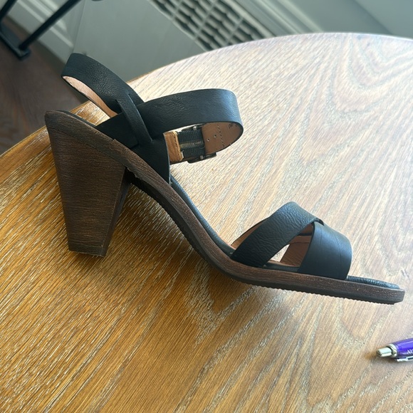 Trask new women’s 7 shoe. Never worn - Picture 5 of 5